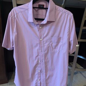 UNTUCKit short sleeve with pocket EUC